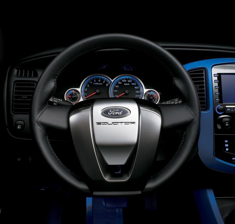  Ford Equator Concept 2005 года  (фото 4 из 16)